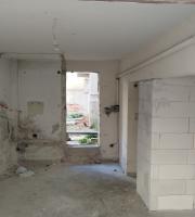 Κάθε είδους χώροι, μετατρέπονται σε μικρά διαμερίσματα.