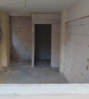 Κάθε είδους χώροι, μετατρέπονται σε μικρά διαμερίσματα.