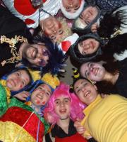 Τρελό ξεφάντωμα στο αποκριάτικο πάρτυ στο Απρόοπτο cafe!