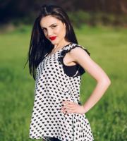 Who is Εμμανουέλα;