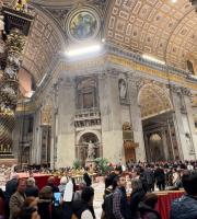 Το "ύστατο χαίρε" στον Πάπα Φραγκίσκο από χιλιάδες πιστούς.