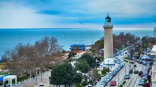 Διακοπές εντός των τειχών προτιμούν οι Έλληνες ενόψει των γιορτών