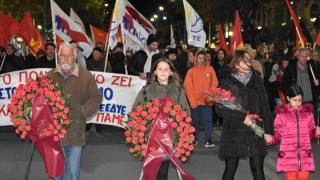 «Κόκκινος» φόρος τιμής στους αγωνιστές του Πολυτεχνείου στην Αλεξανδρούπολη