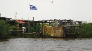 Οι καλύβες-«παλάτια» με ημερομηνία λήξης στο Δέλτα του ποταμού Έβρου