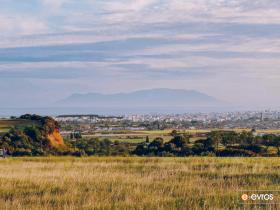 Βόρεια της Αλεξανδρούπολης με φόντο το νησί της Σαμοθράκης