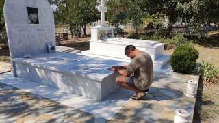 Στον τάφο του Εβρίτη ηθοποιού Στέφανου Μιλτσακάκη ο Χολιγουντιανός ηθοποιός Manu Benett