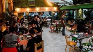Ελευθέρας παντού για τους εμβολιασμένους - «Όχι» σε επιπλέον μέτρα για τους ανεμβολίαστους