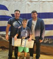 Ο Ολυμπιονίκης Ελληνορωμαϊκής Πάλης κ. Κωνσταντίνος Θάνος μαζί με τον προπονητή κ. Παντελίδη και τον αθλητή Νικόλαο Γκρισιουκίδη