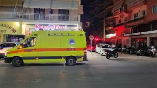 Γυναίκα απειλεί να πέσει από το μπαλκόνι στο κέντρο της Αλεξανδρούπολης (φωτο)