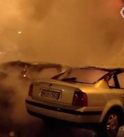 Φωτιά στο πάρκινγκ του αεροδρομίου "Δημόκριτος" - Καίγονται αυτοκίνητα (video)