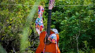 "Το καλοκαίρι έφτασε": Το νέο video clip του Αλέξανδρου Κεβόπουλου σε πρώτη προβολή (video)