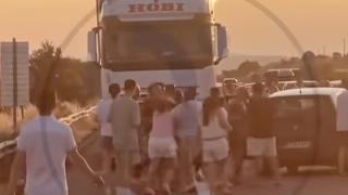 Τούρκοι τουρίστες πιάστηκαν στα χέρια στο τελωνείο Κήπων (video)