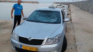 Ταξί έπεσε στο λιμάνι της Μάκρης - Αστυνομικός βούτηξε να σώσει τον οδηγό (φωτο)