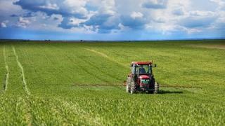 Επενδύσεις 262,6 εκατομμύρια ευρώ για τον εκσυγχρονισμό των γεωργικών εκμεταλλεύσεων