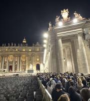 Το "ύστατο χαίρε" στον Πάπα Φραγκίσκο από χιλιάδες πιστούς.
