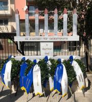 Το νέο μνημείο μετά από κατάθεση στεφάνων