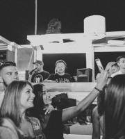 Ένα δυνατό super closing party του Yacht club με τους Dole & Kom