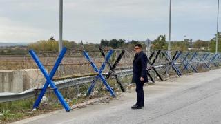 Έβρος: Οδοφράγματα με μπλοκ μπετόν τοποθέτησε ο στρατός για την θωράκιση της γέφυρας Κήπων
