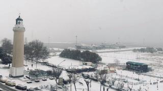 Η «Σοφία» δεν αστειεύεται: Σε λευκό κλοιό ο Έβρος! (φώτο + video)