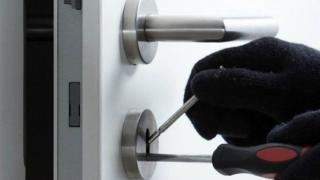 Τρία άτομα προσπάθησαν να ανοίξουν με κατσαβίδι σπίτι στην Αλεξανδρούπολη