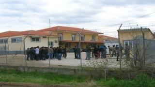 Μηταράκης: Αρχές Μαΐου ο εμβολιασμός στις δομές φιλοξενίας
