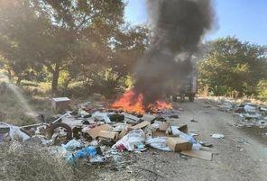Τα σκουπίδια & η ανευθυνότητα εγκυμονούν φωτιές - Στο "τσακ" προλάβαμε τα χειρότερα στο Μαΐστρο