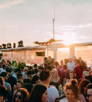 Στον "αέρα" σήκωσε ο Phonique το Yacht club, στην Αλεξανδρούπολη