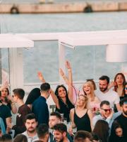 Στον "αέρα" σήκωσε ο Phonique το Yacht club, στην Αλεξανδρούπολη