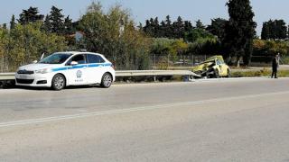 Τροχαίο στην Αλεξανδρούπολη - Προσπάθησε ν' αποφύγει σκύλο και "καρφώθηκε" στις μπάρες