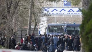 Έβρος: Με τη βοήθεια Τούρκων στρατιωτών περνούν από τα σύνορα οι μετανάστες (φωτο)