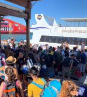 Έφτασε το "ΖΕΦΥΡΟΣ" στο λιμάνι της Σαμοθράκης - Ατελείωτες ουρές στο λιμάνι της Καμαριώτισσας (φωτο)