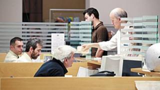 Ποιοι δανειολήπτες μπαίνουν στη ρύθμιση για τα 'κόκκινα' δάνεια.