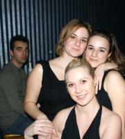 Όλο το παιχνίδι γίνεται στο Genial mood club..