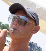 Το καλοκαίρι είναι 'δροσερό' στο Reina beach bar.