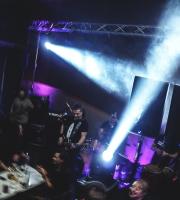 Όταν ο "Δυτικός Άνεμος" σήκωσε στον αέρα το SoHo Absolutely Fabulous