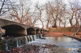 Το γεφυράκι στο ποτάμι του Προφήτη Ηλία στα Λουτρά