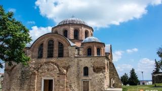 Η Ορχήστρα Δωματίου Αλεξανδρούπολης, στον αύλειο χώρο της Παναγίας Κοσμοσώτειρας για το Αυγουστιάτικο Φεγγάρι!