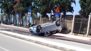 Εκτινάχθηκε και αναποδογύρισε όχημα στην Αλεξανδρούπολη με 2 επιβαίνοντες (video)