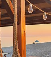 Oasis – Coffee, Food & More Παραλία Δικέλλων | Καλοκαίρι όπως το ονειρεύεσαι!