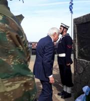 Κατάθεση στεφάνου στο Μνημείο των Πεσόντων.