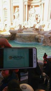 Ο φίλος μας Γιάννης επισκέφτηκε την Ιταλία και δεν μας ξέχασε! Μας στέλνει τα χαιρετίσματά του από τα πιο γνωστά τουριστικά αξιοθέατα της Ρώμης, το εντυπωσιακό σιντριβάνι της Φοντάνα ντι Τρέβι.