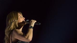 «Μάγεψε» η Νατάσα Θεοδωρίδου στην Αλεξανδρούπολη (video).