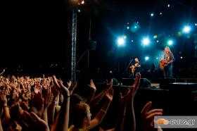 Γιατί... έπαψες αγάπη να θυμίζεις!