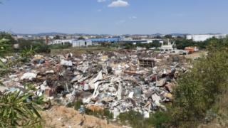 Χωματερή – βόμβα κοντά σε εγκαταστάσεις πετρελαιοειδών στον Μαΐστρο
