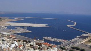 Αδειάζει το λιμάνι Αλεξανδρούπολης από 'κουφάρια'.
