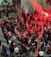 Πανηγυρισμοί στην Αλεξανδρούπολη για τη νίκη του Ολυμπιακού στον ευρωπαϊκό τελικό.