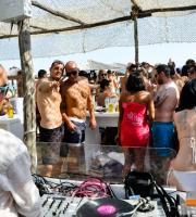 Ο Dj Bengoa 'τα έσπασε' στο Αqua Mare στην Αγία Παρασκευή.