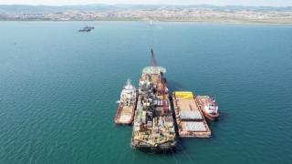 Εντυπωσιακά στιγμιότυπα από την κατασκευή του FSRU Αλεξανδρούπολης (video)