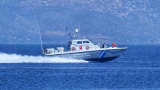 Διακινητές παράνομων μεταναστών συνέλαβε το Λιμενικό στον Απαλό