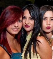 Όμορφες παρουσίες και πολλά χαμόγελα στο Reina summer clubbing!